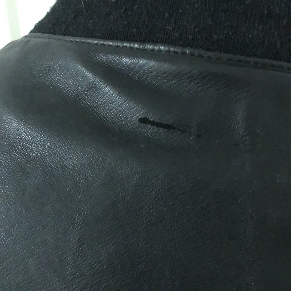 Men’s large (42-44 ) Danier genuine leather moto jacket. - Picture 6 of 7